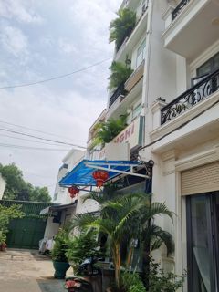 Bán khách sạn Lã Xuân Oai, Long Trường (Quận 9) – 50.4 m², 4 tầng, 7PN/8WC, sổ hoàn công.
